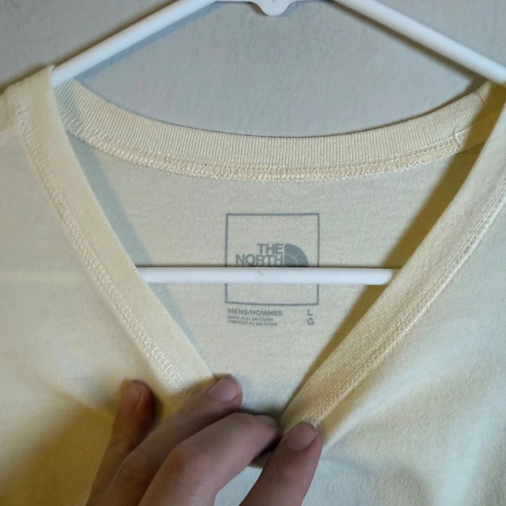 The North Face Mens Cream Short Sleeve Pocket‎ T-Shirt Logo Patch Large